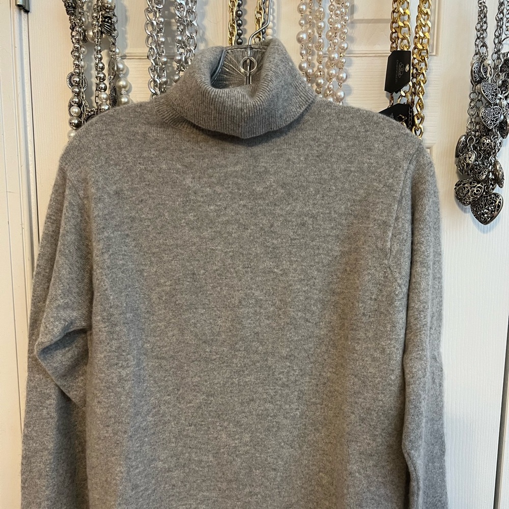 💞Beautiful Gray 100% Cashmere Sweater - Medium💞
